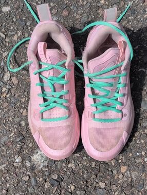 Li-Ning Way of Wade 10 Low in the "Cherry Blossom" colorway. Men's Size  8.5